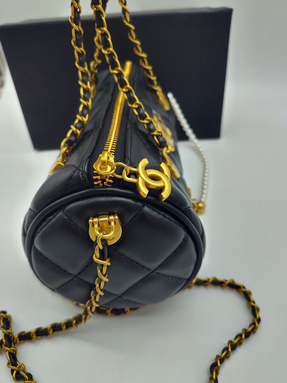 CHANEL Makeup Promotional Black Quilted Barrel Vanity Bag Pearl Chain Beaute - Picture 6 of 14